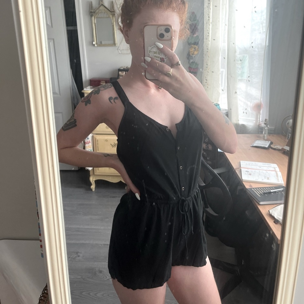 old navy romper 🖤